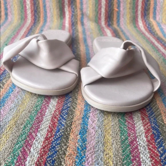 Abercrombie & Fitch Women's Cream Sandals Sz 9/10 - Picture 2 of 6